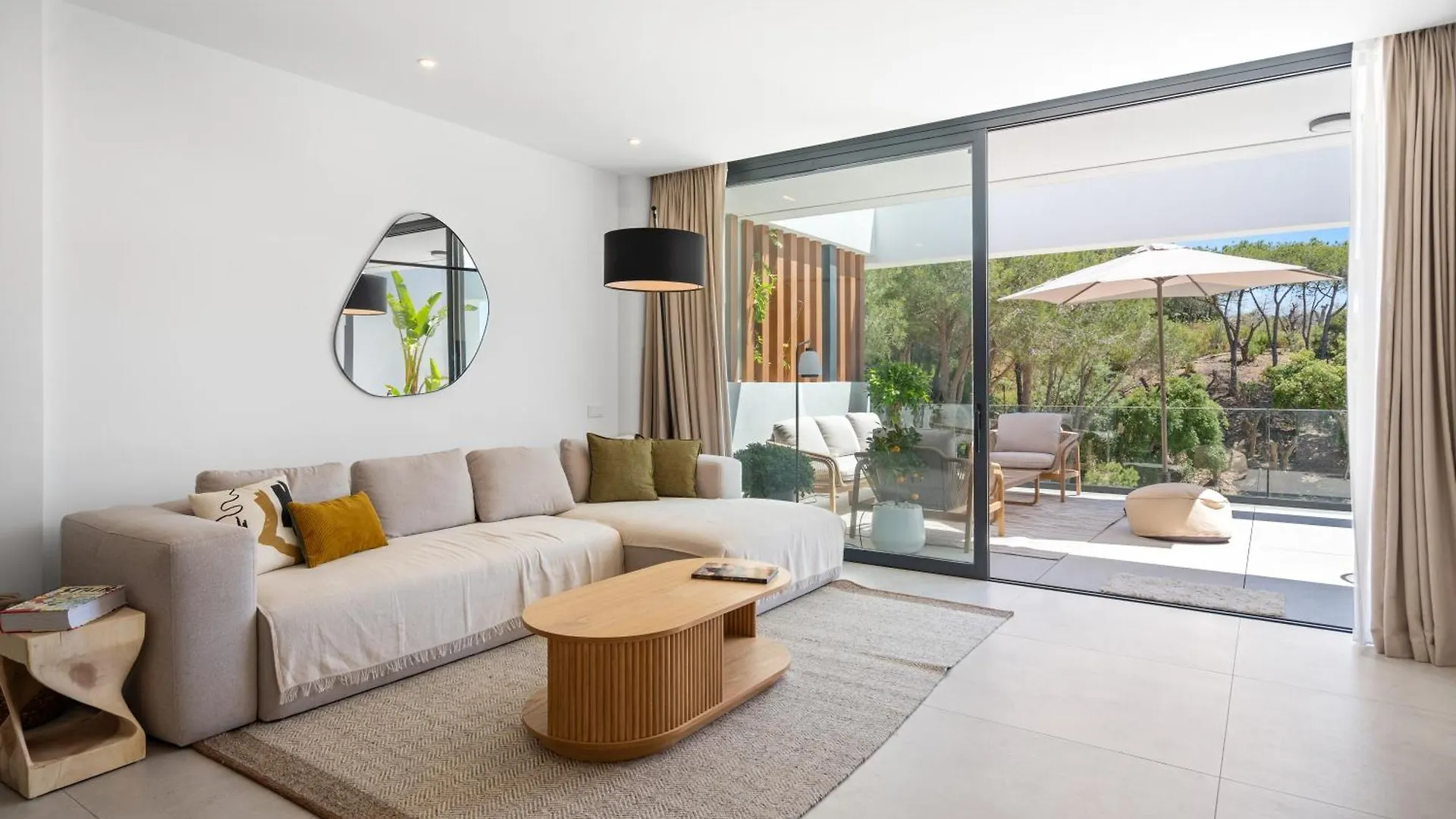 Apartman Marbella Dunes Penthouse - Brand New, Splendid Rooftop, Pool & Sea View