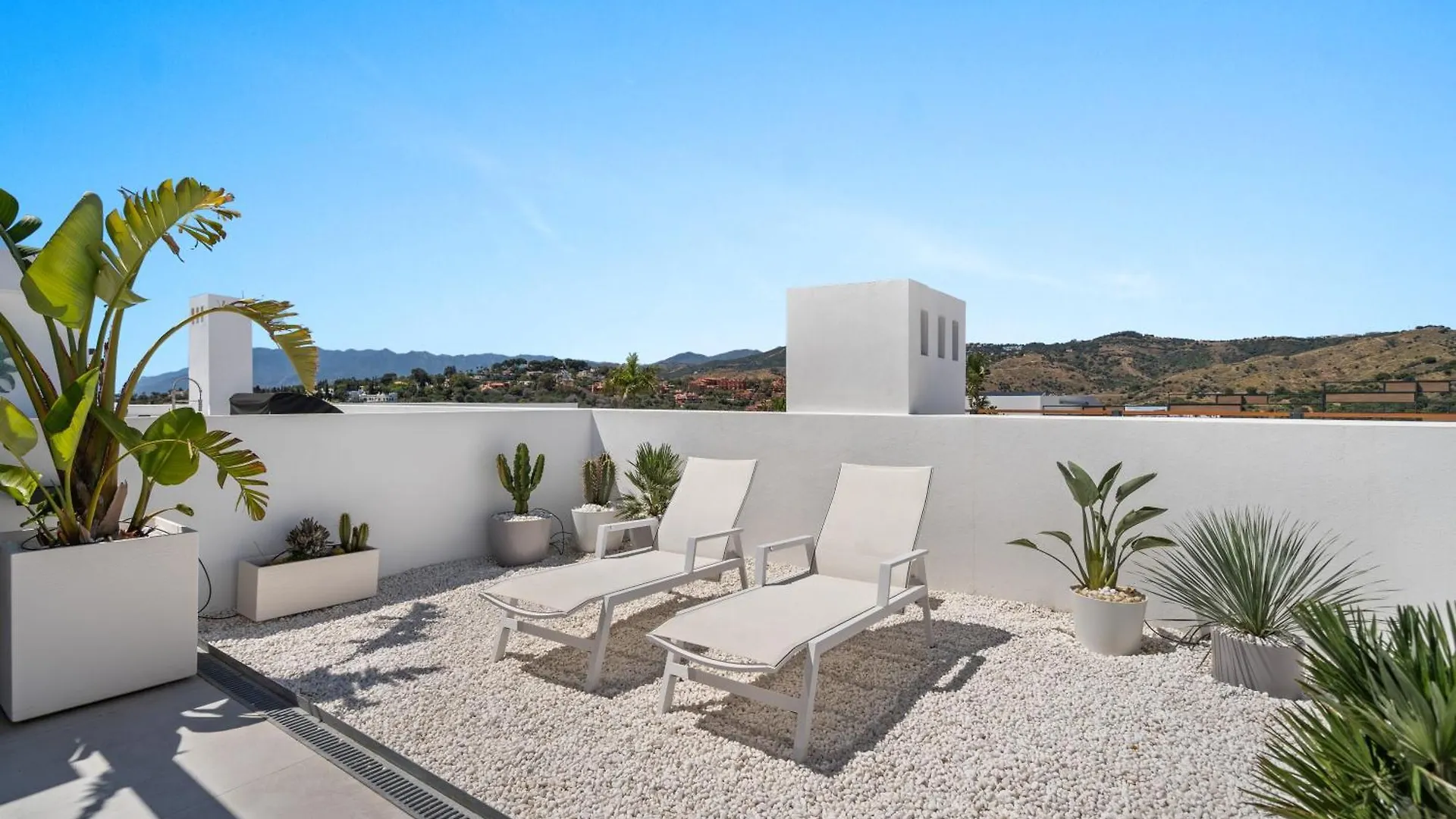 Marbella Dunes Penthouse - Brand New, Splendid Rooftop, Pool & Sea View Apartman