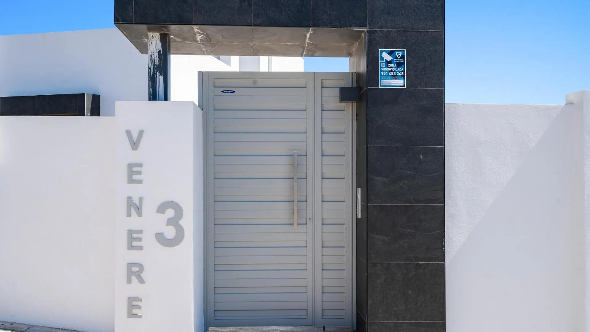 Marbella Dunes Penthouse - Brand New, Splendid Rooftop, Pool & Sea View Apartman