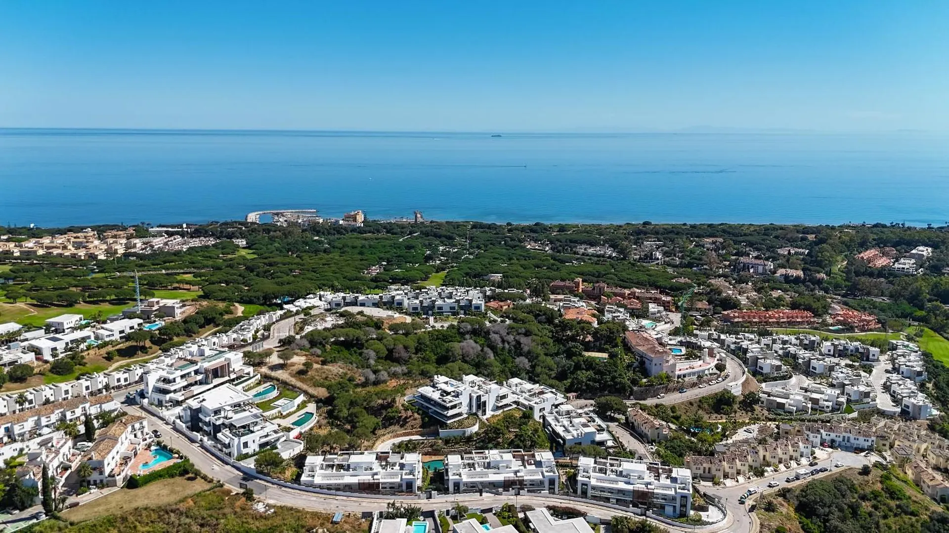 Apartman Marbella Dunes Penthouse - Brand New, Splendid Rooftop, Pool & Sea View