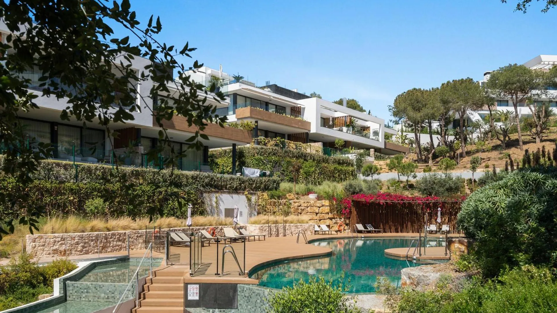 Marbella Dunes Penthouse - Brand New, Splendid Rooftop, Pool & Sea View