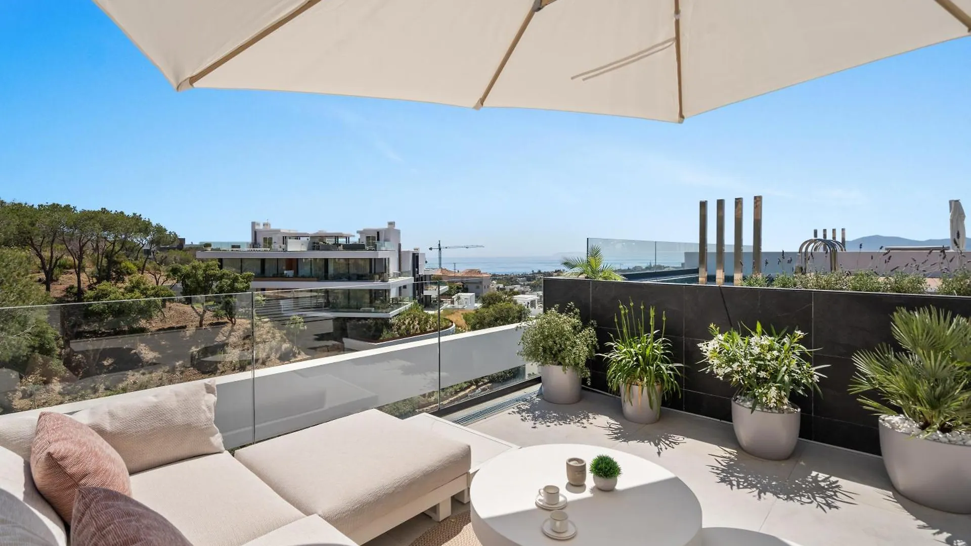 Marbella Dunes Penthouse - Brand New, Splendid Rooftop, Pool & Sea View