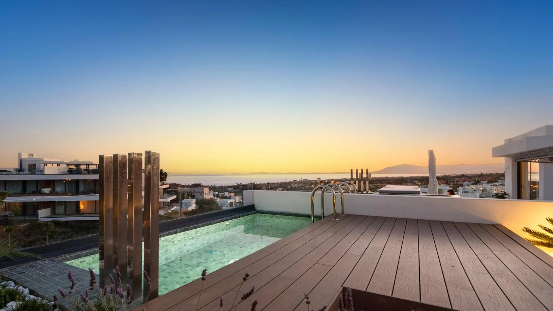 Apartman Marbella Dunes Penthouse - Brand New, Splendid Rooftop, Pool & Sea View