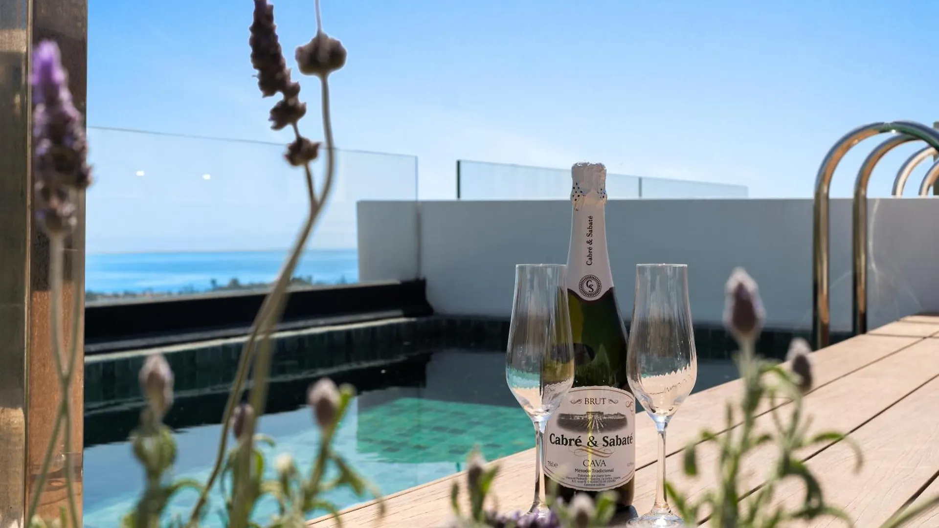 Apartman Marbella Dunes Penthouse - Brand New, Splendid Rooftop, Pool & Sea View