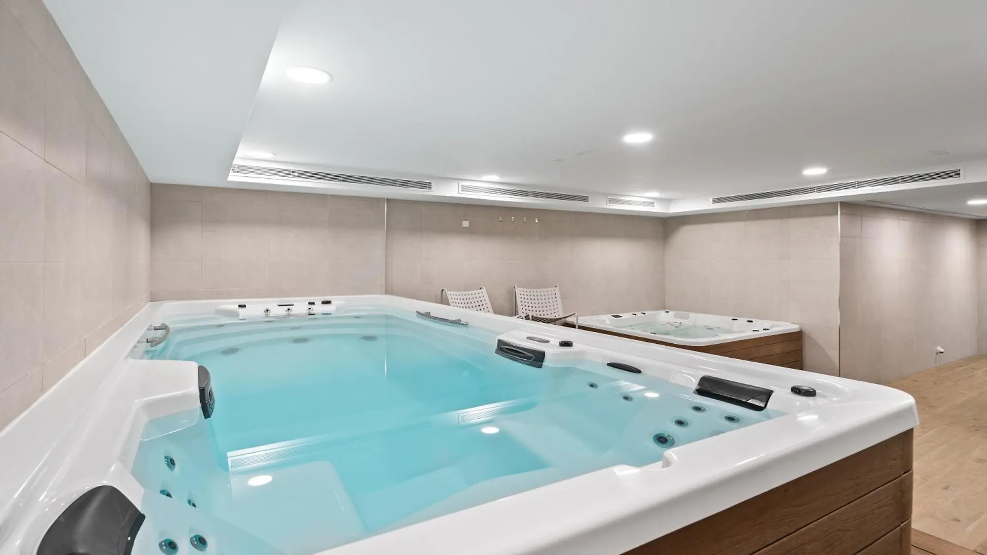 Marbella Dunes Penthouse - Brand New, Splendid Rooftop, Pool & Sea View 0*,  Spanyolország